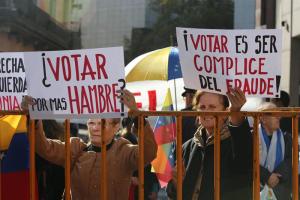Así fue la protesta frente a la embajada de Venezuela en Uruguay #20May (Fotos)