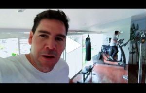 Conoce el “sencillito” gimnasio que tiene Winston Vallenilla en su casa (Video)
