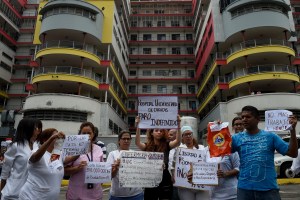 “Una caja de comida no basta, queremos sueldos dignos”, dicen enfermeros venezolanos