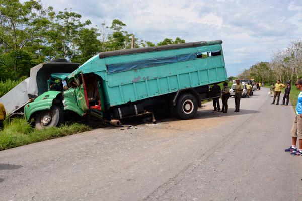 Accidente de tránsito ocurrido en la carretera hacia el municipio de Manzanillo, a 10 kms. de la ciudad de Bayamo, en la provincia Granma, Cuba, el 11 de junio de 2018.   ACN  FOTO/ Armando Ernesto CONTRERAS TAMAYO/ rrcc