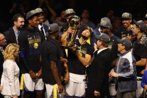 Barrida monumental: Warriors pasó el rodillo sobre Cavs y se proclaman campeones de la NBA