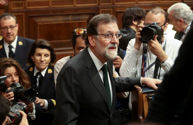 El primer ministro de España, Mariano Rajoy, ocupa su asiento en el Parlamento antes del voto de una moción de no confianza en Madrid, España, el 1 de junio de 2018. REUTERS / Sergio Perez