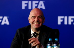 Infantino frena sus planes de nuevos torneos ante la oposición de la UEFA