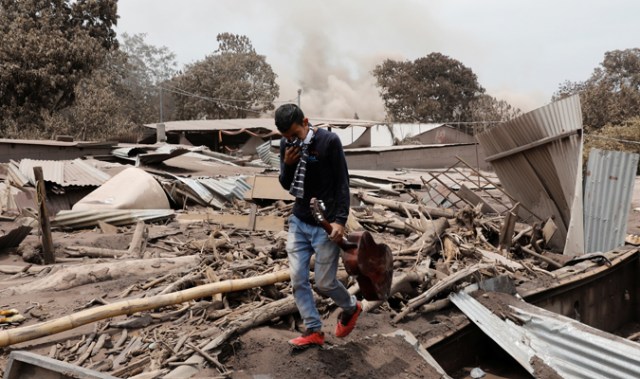 Los ciudadanos de Guatemala siguen afectados por la tragedia del Volcán de Fuego | REUTERS/Carlos Jasso