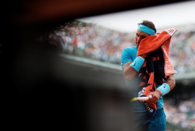 Tenis - Abierto de Francia - Roland Garros, París, Francia - 10 de junio de 2018 Rafael Nadal de España en acción durante la final contra Dominic Thiem de Austria REUTERS / Gonzalo Fuentes