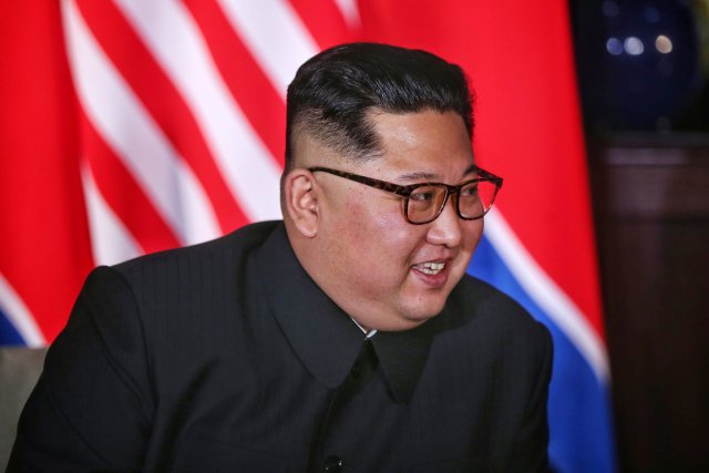 El líder norcoreano Kim Jong Un sonríe junto al presidente estadounidense Donald Trump (no fotografiado) en el Capella Hotel en la isla Sentosa en Singapur el 12 de junio de 2018. Kevin Lim / The Straits Times a través de REUTERS ATENCIÓN EDITORES - ESTA FOTO FUE PROPORCIONADA POR UN TERCERO