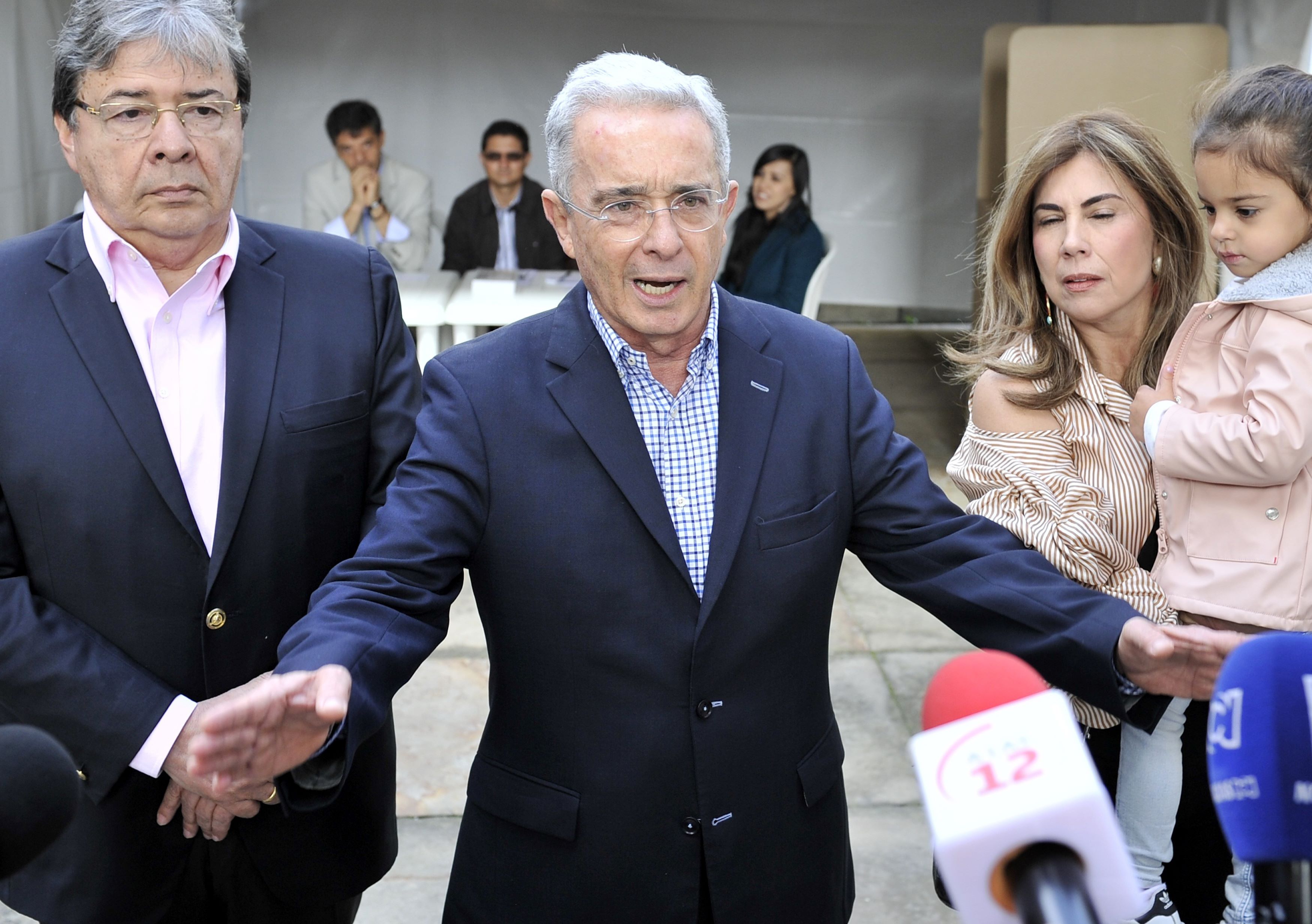 Álvaro Uribe vota por Duque para que Colombia no caiga en destructivo socialismo