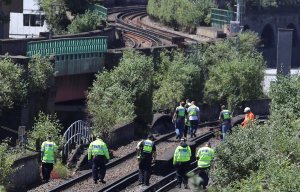 Tres personas mueren atropelladas por tren en Londres