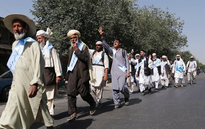Decenas de caminantes por la paz llegan a Kabul cansados de la guerra