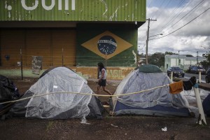 Brasil construirá nuevo albergue para venezolanos hacinados en la frontera (Fotos)