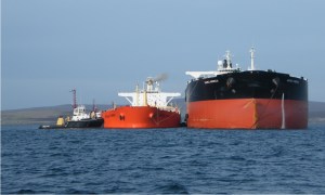 Continúan las locuras en Pdvsa: Ahora quiere transferir petróleo barco a barco en aguas de isla La Borracha