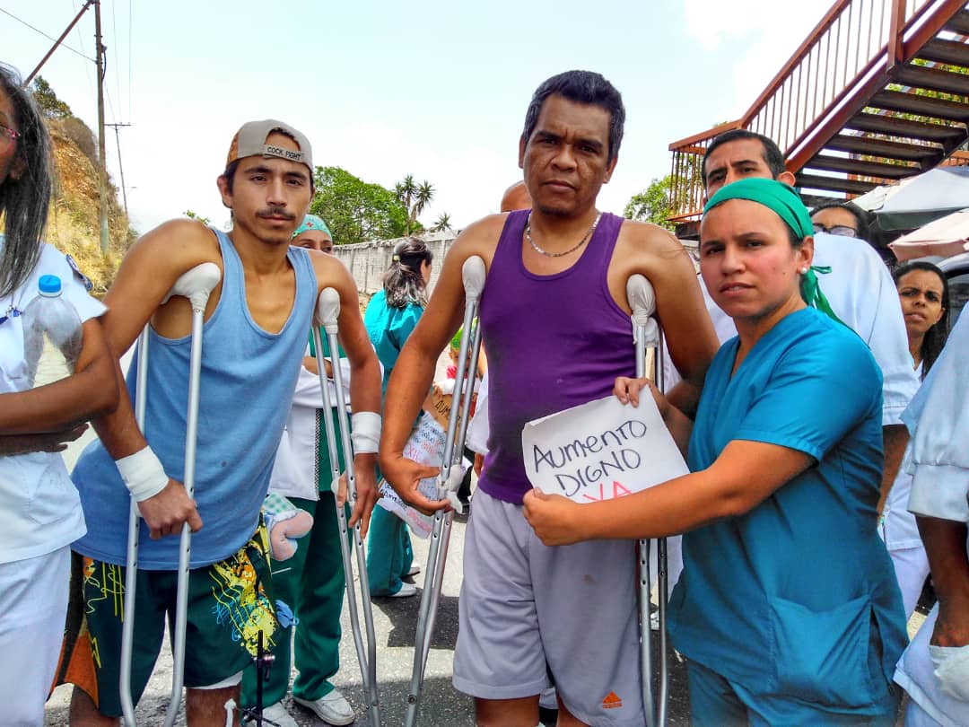 Pacientes del Pérez Carreño se unen al paro de enfermeros #27Jun