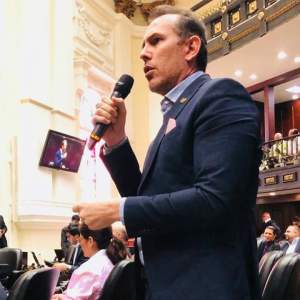 Diputado Lozano pide abrir investigación por torturas a hermanos León en PoliCarabobo