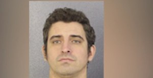 Hombre de Florida mata a martillazos a su esposa mientras dormía