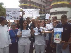 Enfermeros del Hospital Clínico Universitario continúan en protesta por mejoras salariales #26Jun (Fotos)