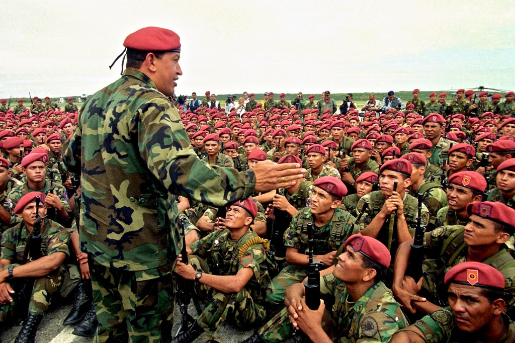 Chávez también envió militares a la frontera con Colombia y todo fue “buche y pluma”