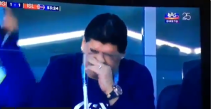 VIRAL: ¿Qué estaría haciendo Maradona cuando fue captado por las cámaras de televisión en #Rusia2018 ?