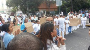 Enfermeras de la Maternidad Concepción Palacios siguen en la calle #11Jul (Fotos y videos)