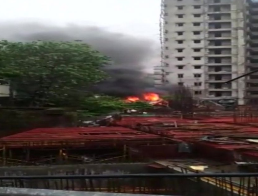 Al menos cinco muertos al caer un pequeño avión en Bombay