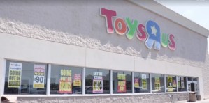 Las tiendas de juguetes Toys R Us cierran sus puertas hoy para siempre