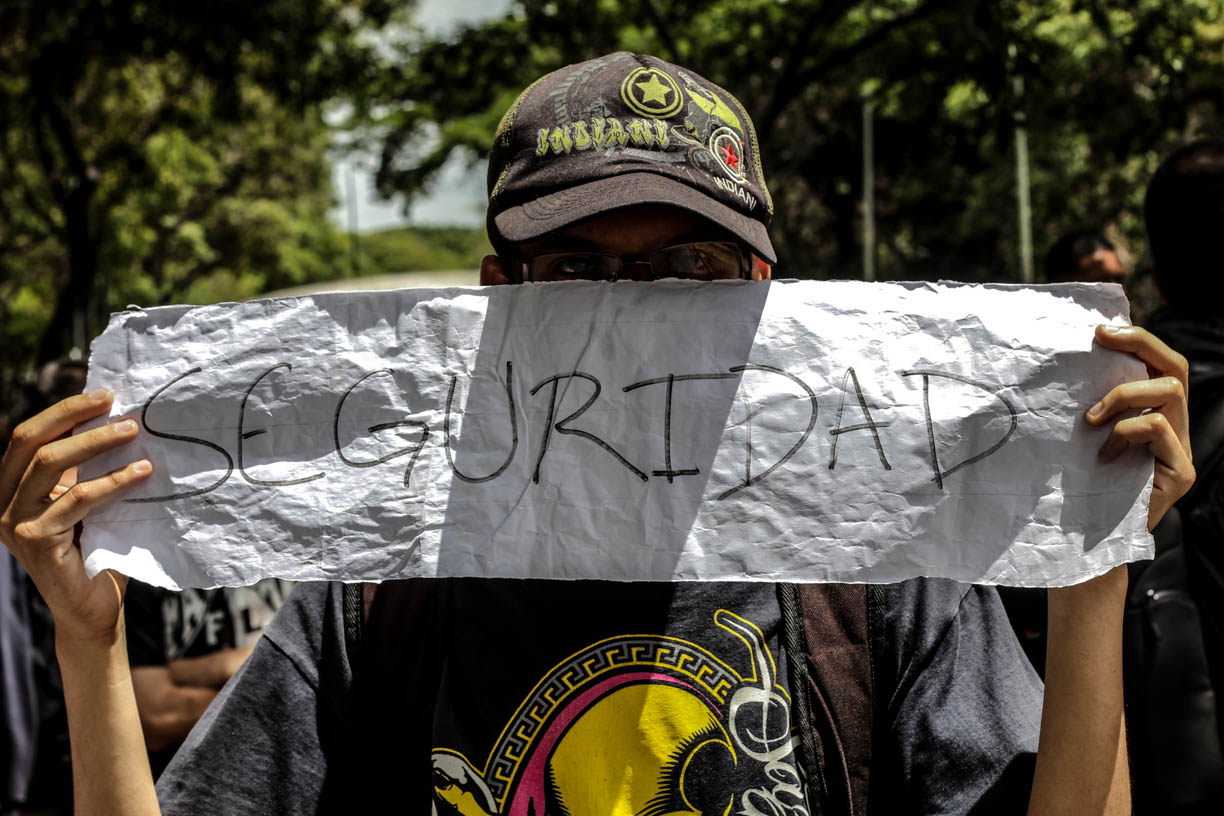 Protestan estudiantes de la UCV por la inseguridad #12Jun (FOTOS)