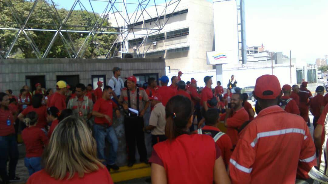 Trabajadores del Puerto de La Guaira protestan en rechazo a bajos salarios este #15Jun (Fotos)
