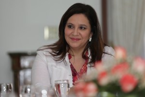 Primera dama hondureña lidera misión en EEUU para ver situación de migrantes