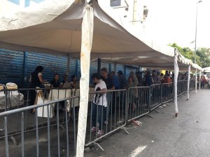 Así se desarrolla el proceso de votación en el Consulado de Colombia en Caracas (Fotos + Video)