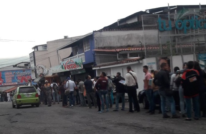 En Táchira se hace una nueva cola… ¡Te sorprenderás! (Foto)