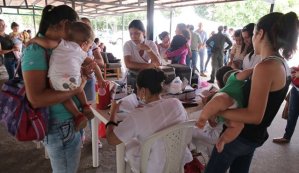 Venezolanos viajan hasta Cúcuta para vacunar a sus hijos (fotos)