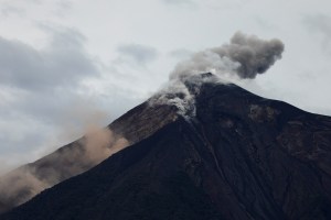 El volcán de Fuego de Guatemala registra de 3 a 5 explosiones por hora