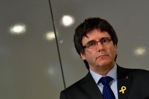 Puigdemont anima a Sánchez a gobernar con Podemos y negociar un referéndum