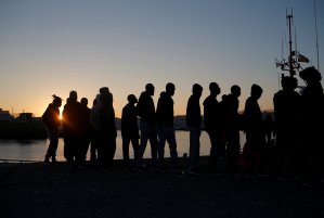 España rescata a 245 inmigrantes de once barcas en el Estrecho de Gibraltar