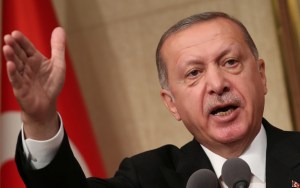 Erdogan dice que Turquía mantendrá su posición pese amenaza de sanciones de EEUU