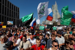 Manifestantes cantan contra Putin en Moscú en protesta contra plan de jubilación