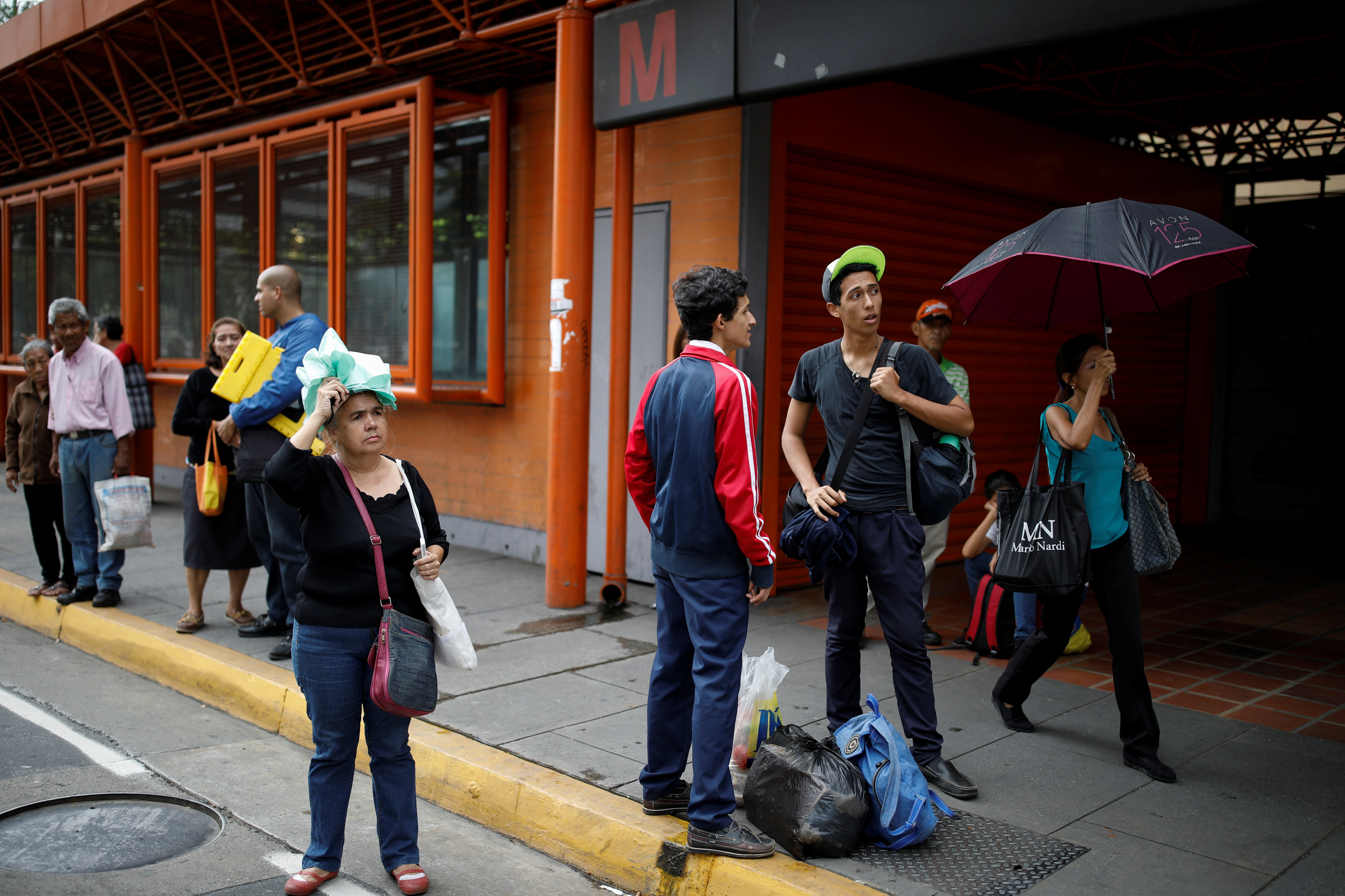 Metro de Caracas continúa sin prestar servicio