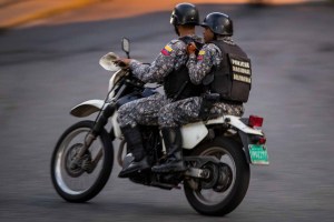 Lesionan y roban a dos PNB en protesta de la avenida Panteón y recuperan el arma con los colectivos