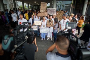Trabajadores de la salud protestan en 19 de los 24 estados de Venezuela