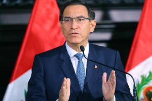 Presidente de Perú amenaza con disolver el Congreso si no aprueba reformas