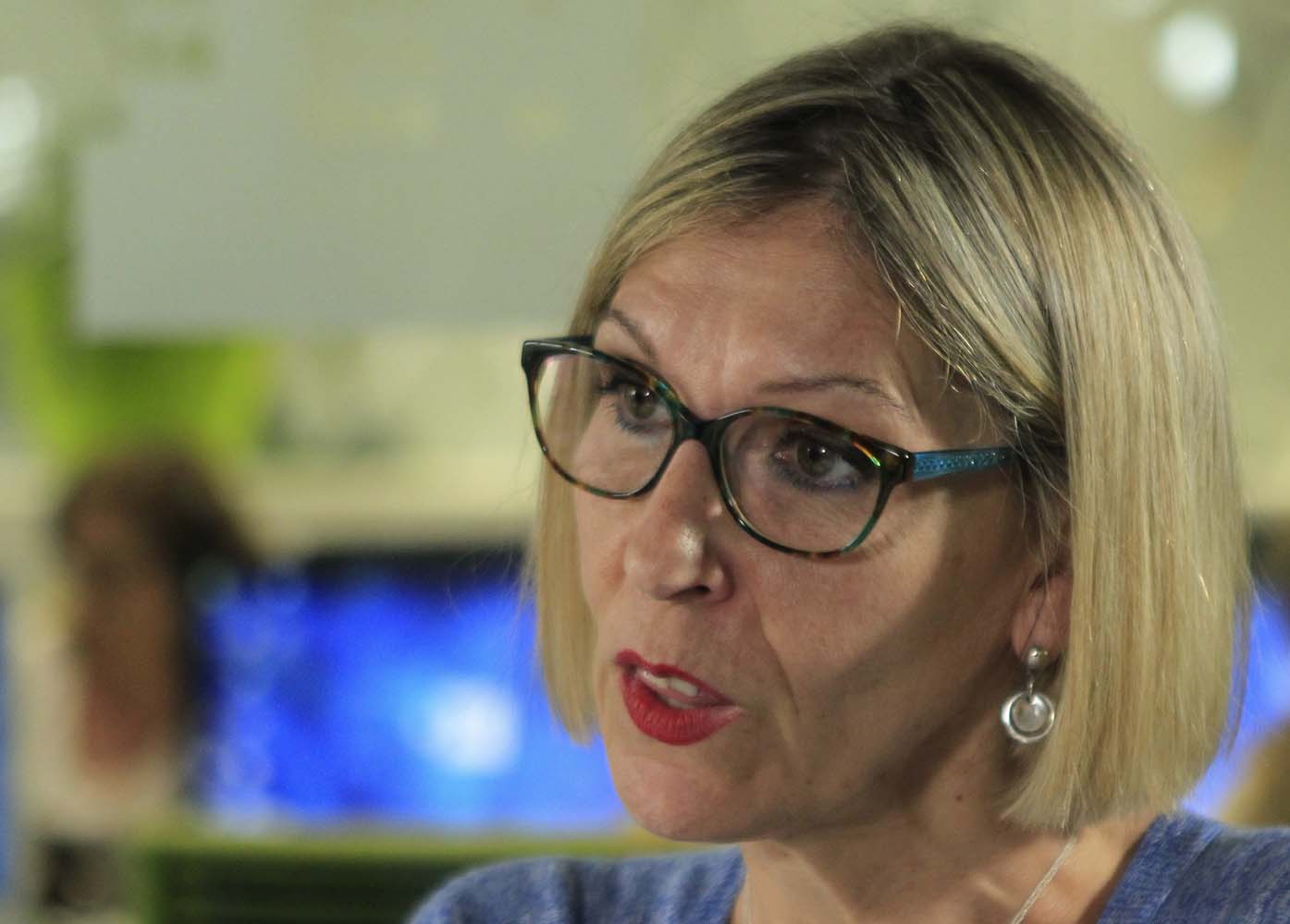 Eurodiputada Becerra muestra su apoyo a Lapatilla: Si no fuera tan grave, no pasaría de patochada