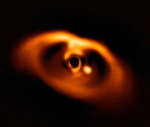 Astrónomos captan la primera imagen de un planeta recién nacido