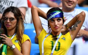 Brasileñas VS mexicanas… ¿quién gana este duelo de bellezas de los octavos del Mundial? (FOTOS)