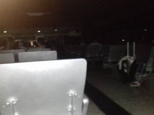 ¡En completa oscuridad! Así se encuentra el Aeropuerto de Maiquetía este #12Jul (Videos)