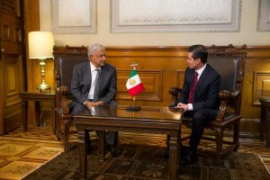 López Obrador asegura transición ordenada y pacífica tras reunión con Peña