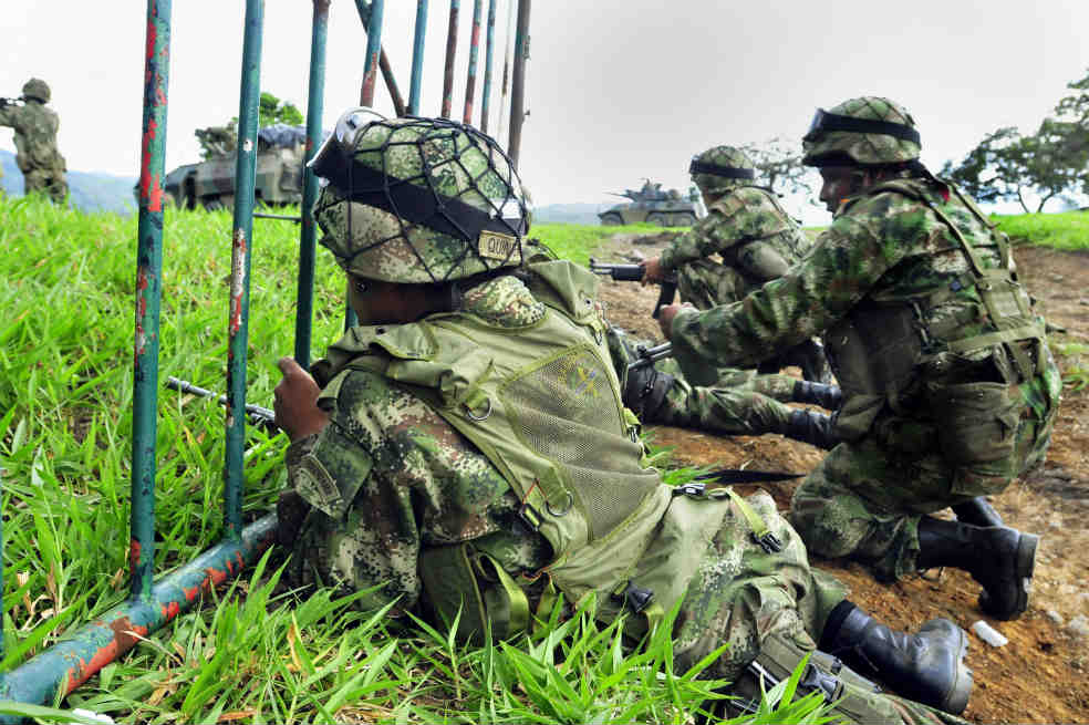 Un soldado muere en combate con presuntos miembros del ELN en Colombia