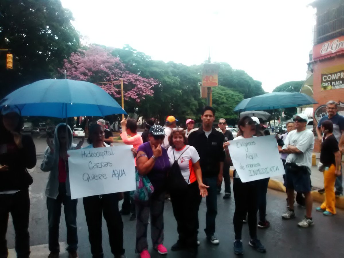 Vecinos de El Paraíso protestan por falta de agua desde hace una semana