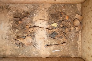 Después de 1.800 años una mujer es desenterrada en Grecia