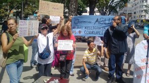 Protestan en Fiscalía acusando a Hidrocapital de negligencia y corrupción al dejar a Caracas sin agua