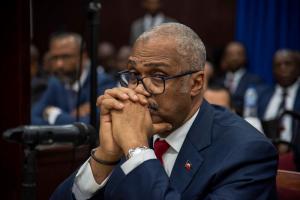 Dimite el primer ministro de Haití tras protestas por subida del combustible