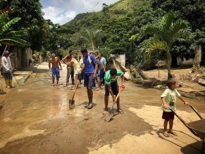 Más de 250 familias afectadas por desbordamiento del Río Alpargatón (fotos)